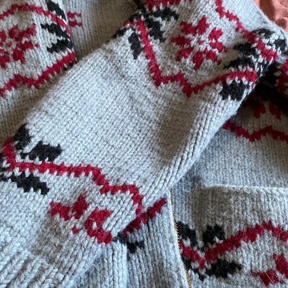 Small blue ‘50s/‘60s Cowichan sweater - Picture 5 of 8